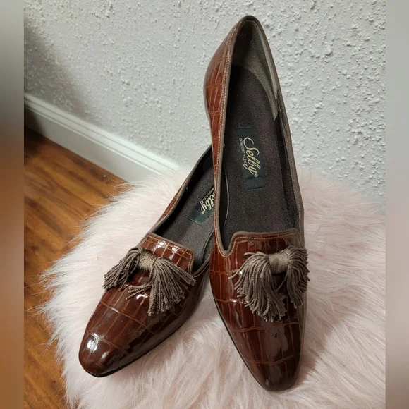 Shelby - Women's Brown Loafers with Tassle - Picture 5 of 10